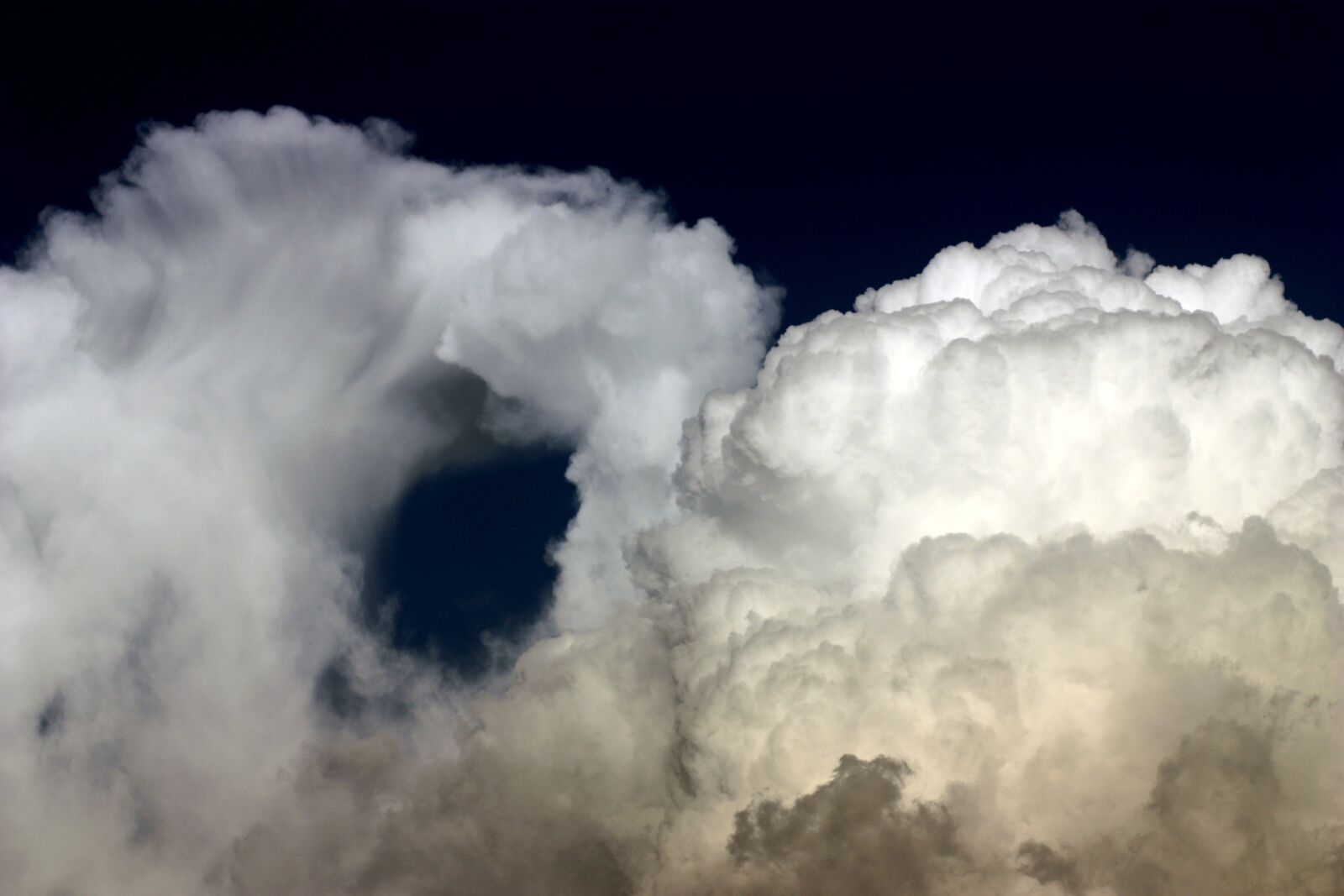 Canon EOS 450D (EOS Rebel XSi / EOS Kiss X2) sample photo. Cloud, sky, fluffy photography