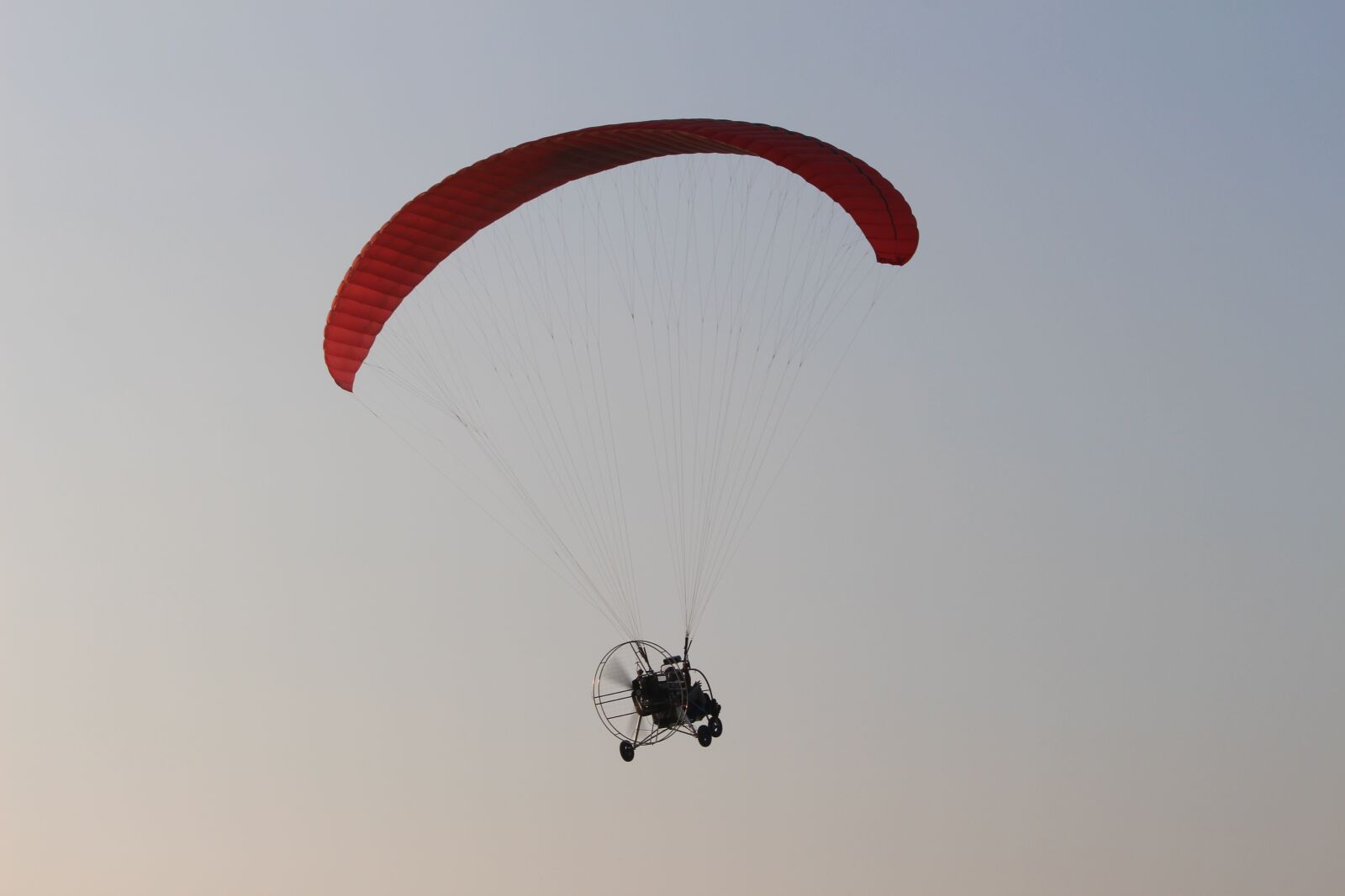 Canon EOS 700D (EOS Rebel T5i / EOS Kiss X7i) sample photo. Paragliding, sky, trip photography