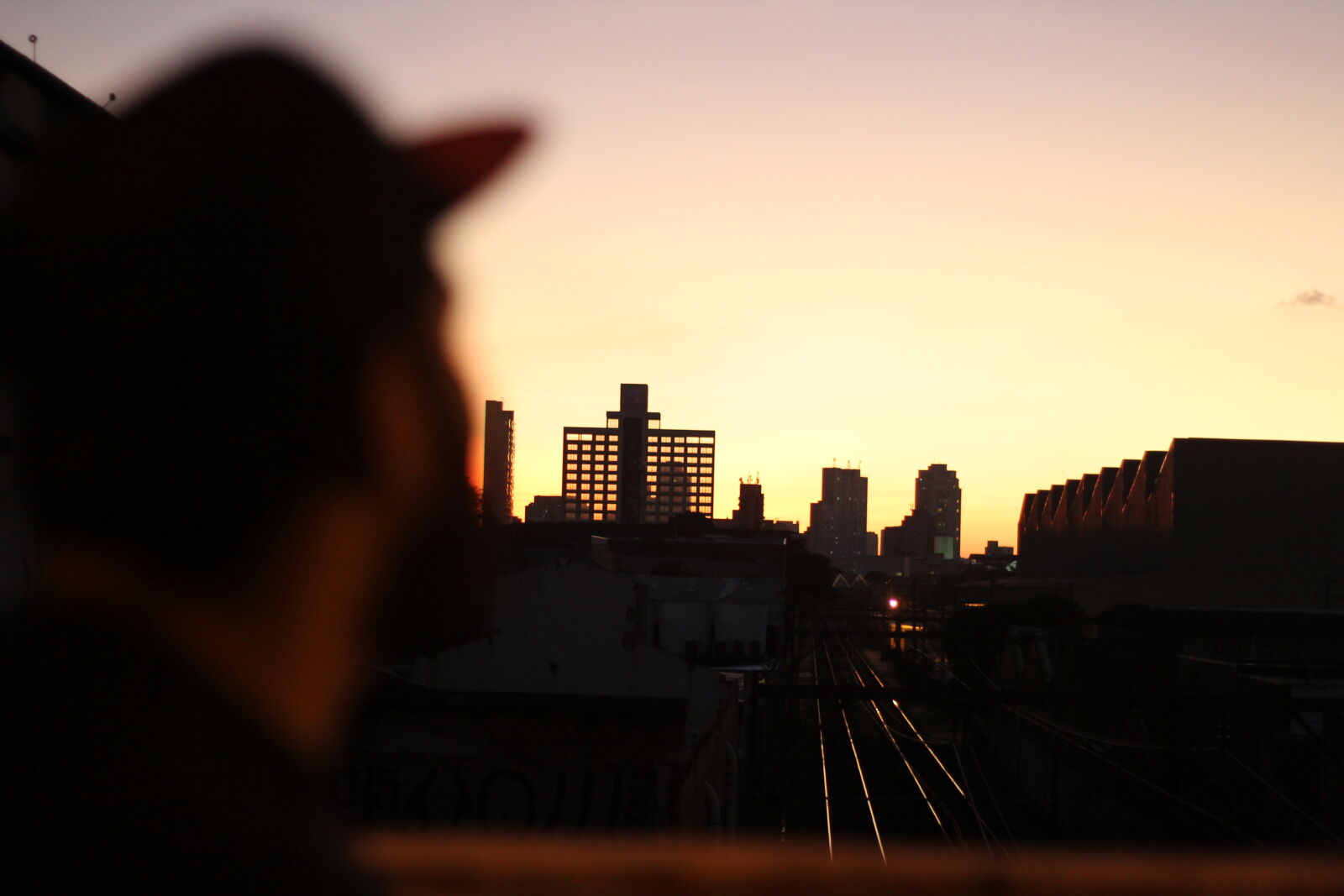 Canon EOS 550D (EOS Rebel T2i / EOS Kiss X4) sample photo. 35mm, boy, boy, street photography