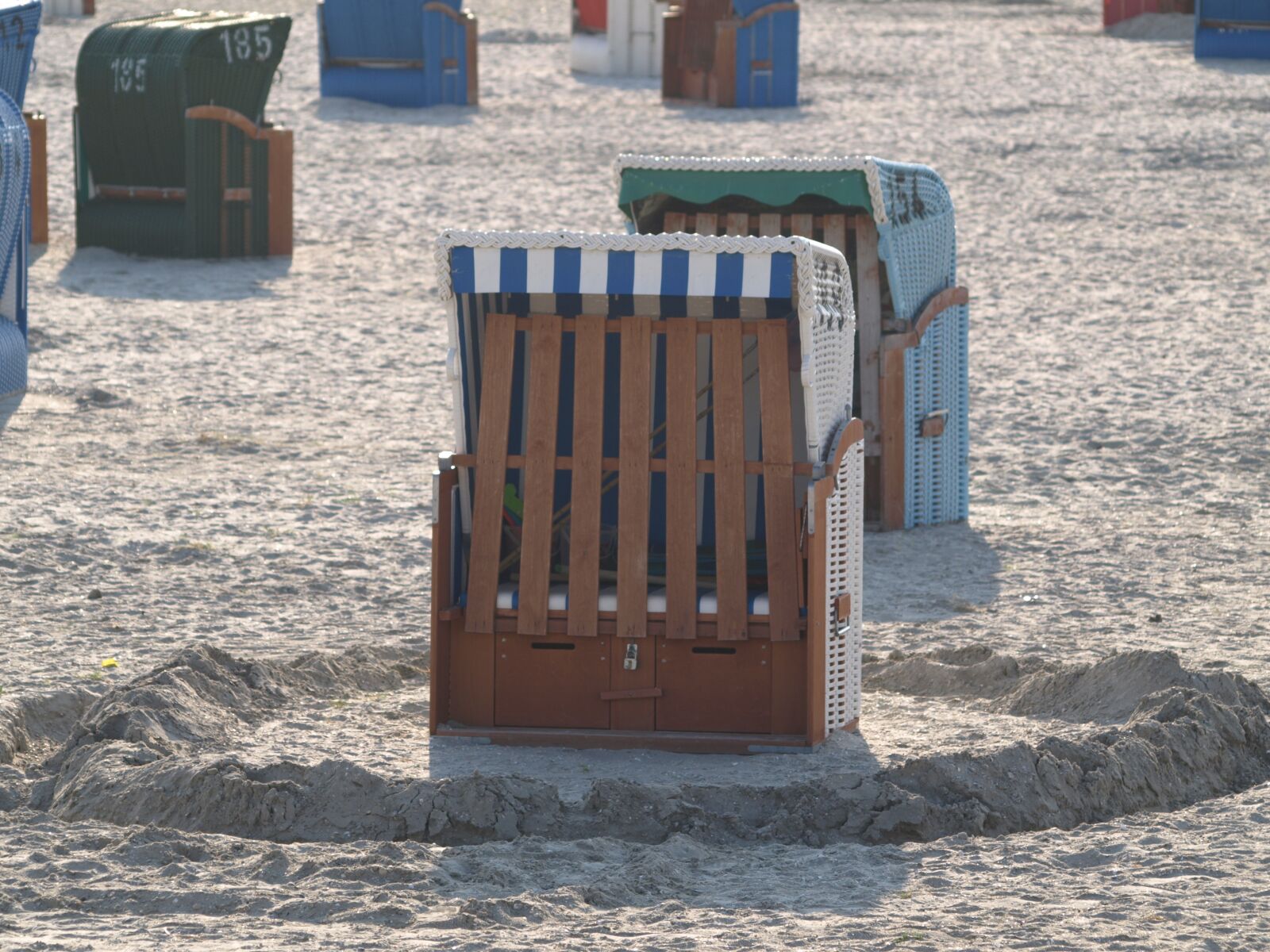 Olympus E-510 (EVOLT E-510) sample photo. Beach chair, beach, north photography