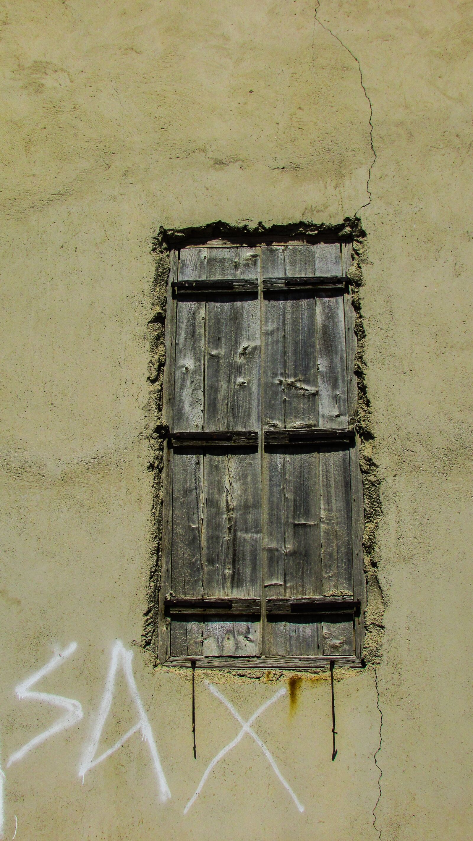 Canon PowerShot SX400 IS sample photo. Window, wooden, old photography