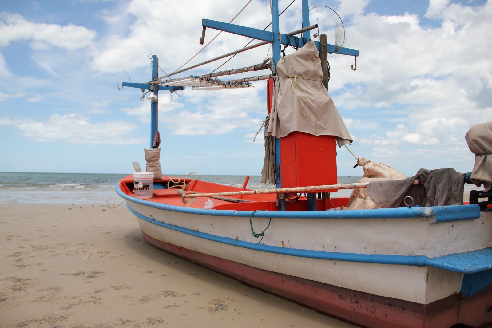 Canon EOS 550D (EOS Rebel T2i / EOS Kiss X4) sample photo. Thailand, hua hin, fishing photography