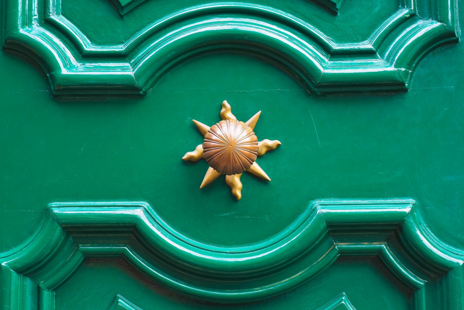 Olympus OM-D E-M10 sample photo. Door, door knob, handle photography