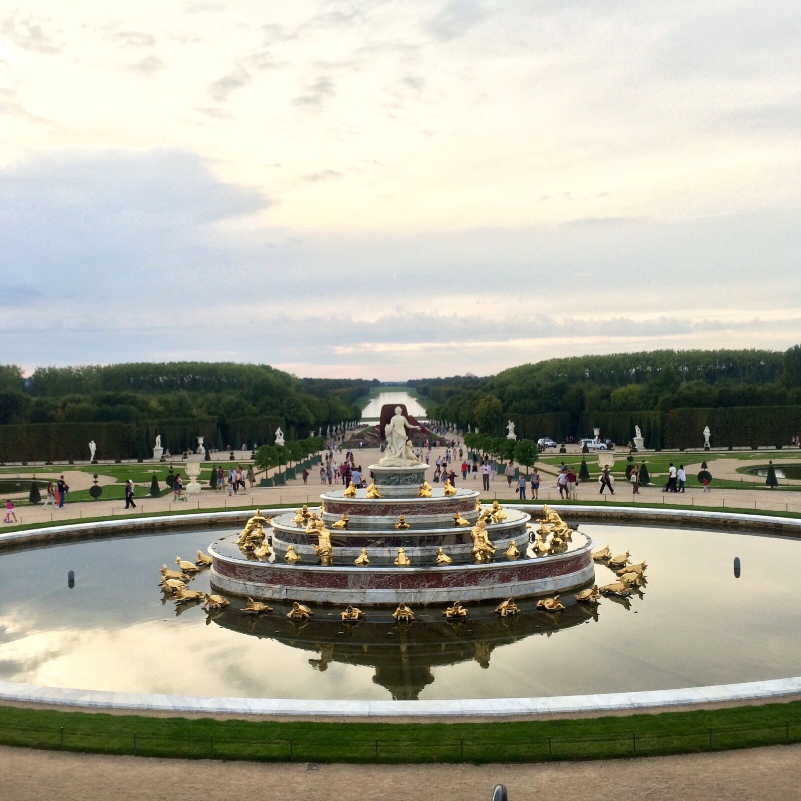 iPhone 5s back camera 4.15mm f/2.2 sample photo. Day, fountain, french, garden photography