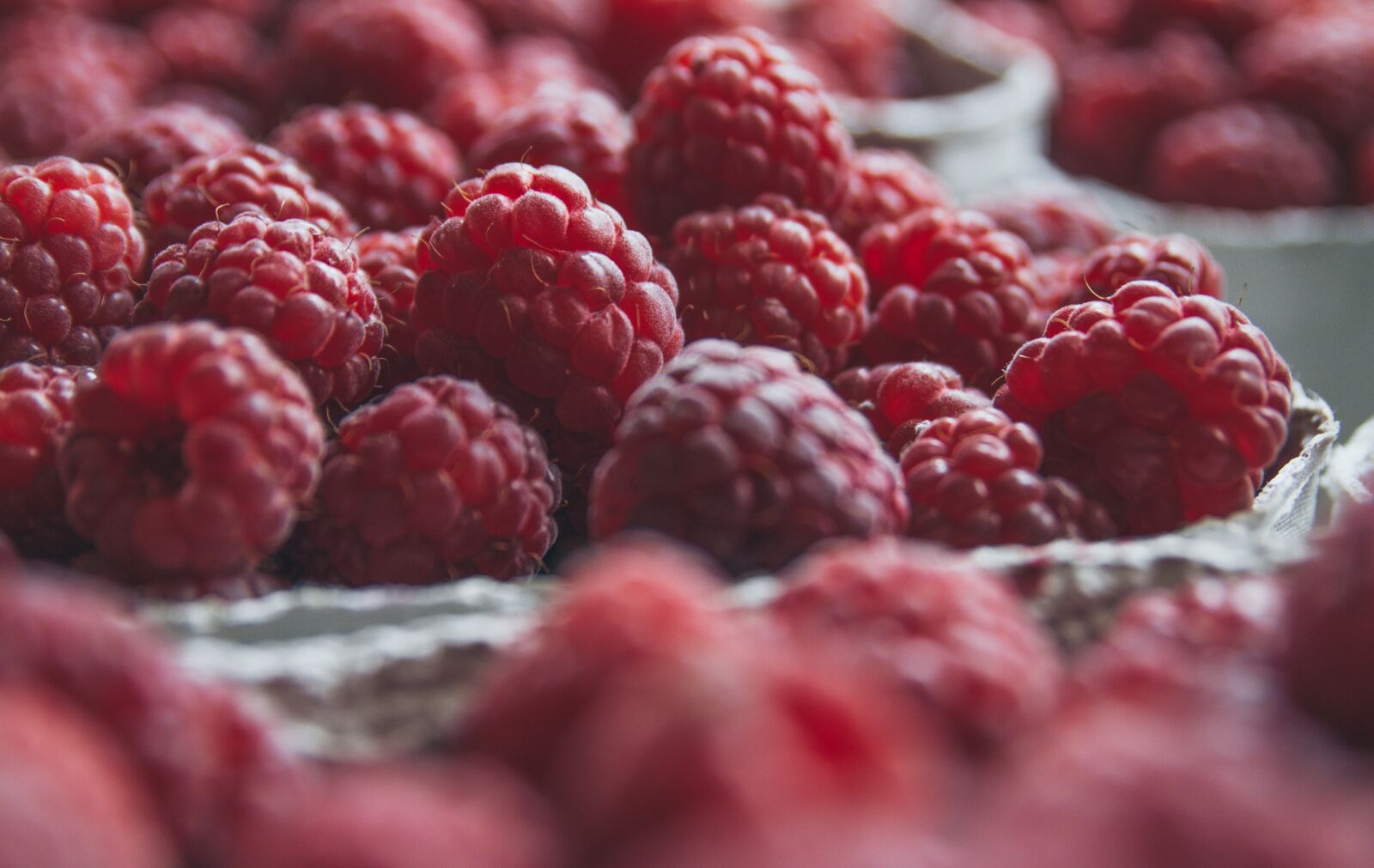 Canon EOS 7D sample photo. Red, fresh, raspberries photography