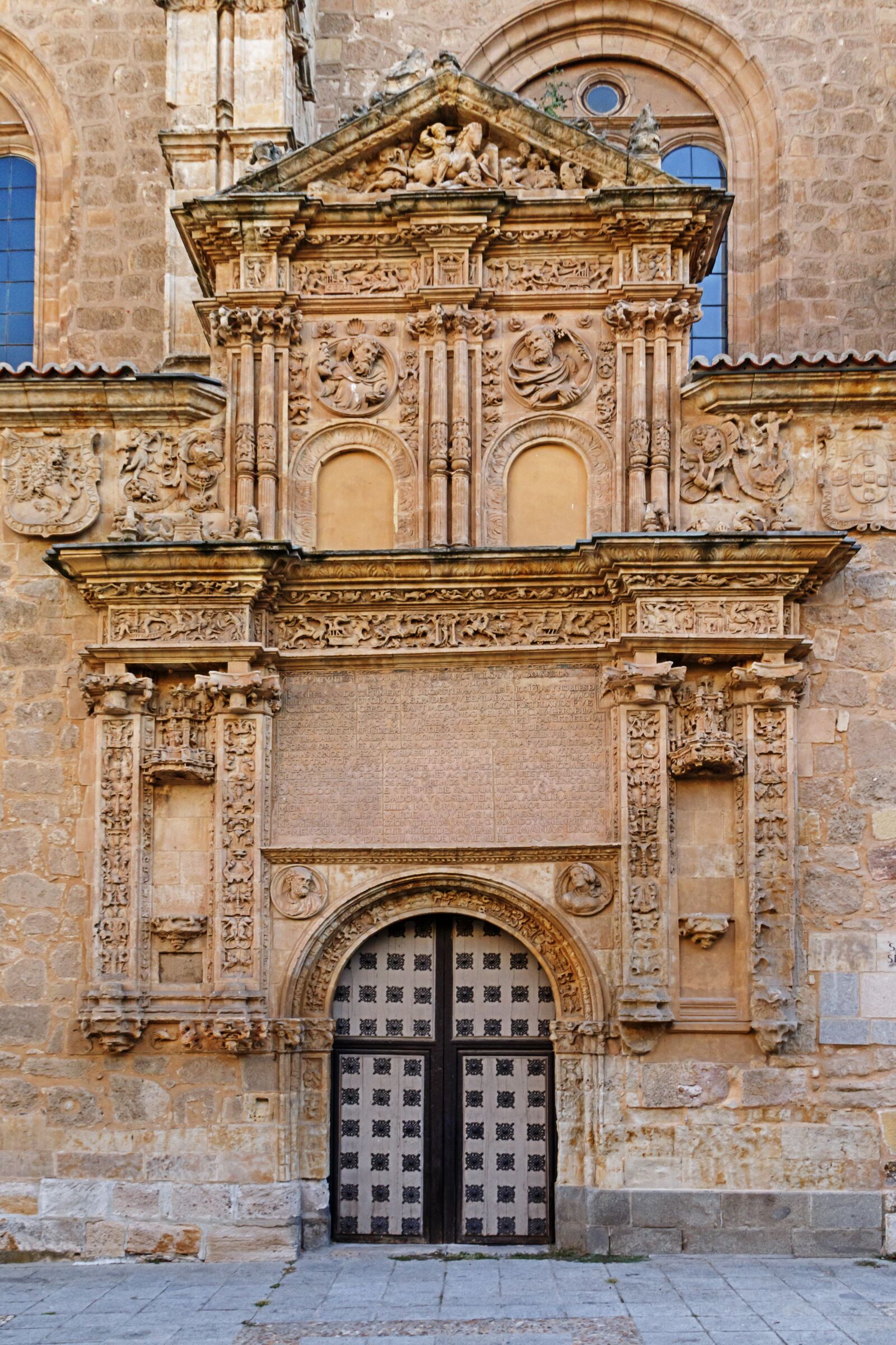 Canon EF-S 18-200mm F3.5-5.6 IS sample photo. Church, door, art photography