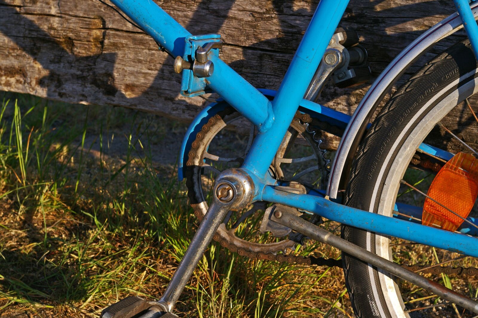 Pentax *ist DL2 sample photo. Bike, old bicycle, mini photography