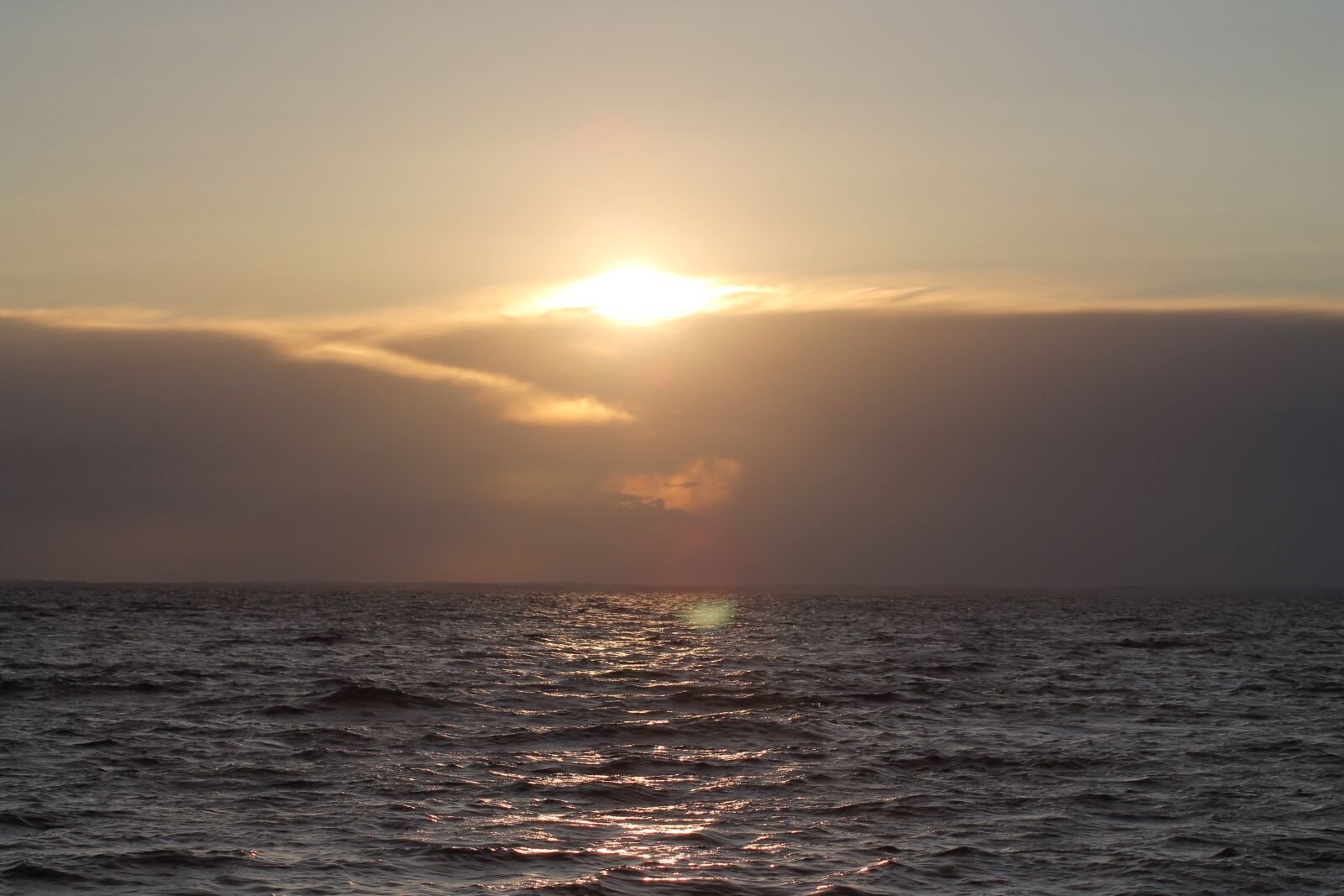 Canon EOS 1100D (EOS Rebel T3 / EOS Kiss X50) sample photo. Sun, sea, clouds photography