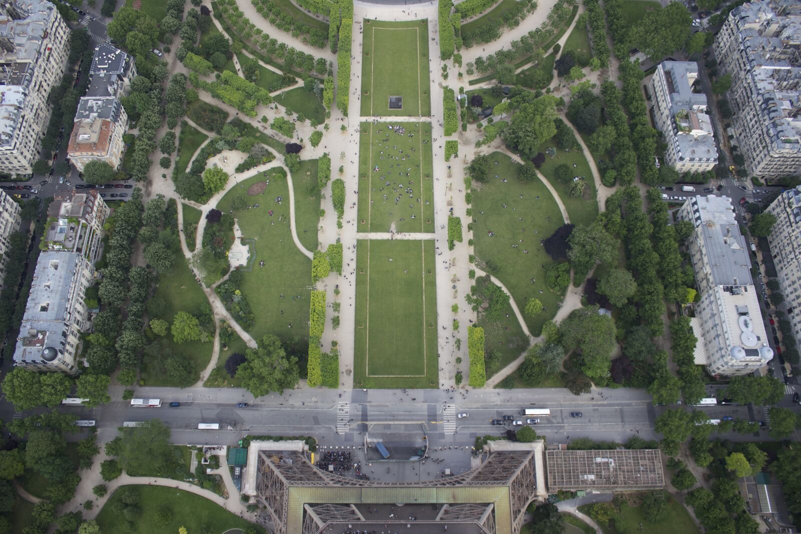 Canon EOS 600D (Rebel EOS T3i / EOS Kiss X5) sample photo. Paris, tower, fields of photography