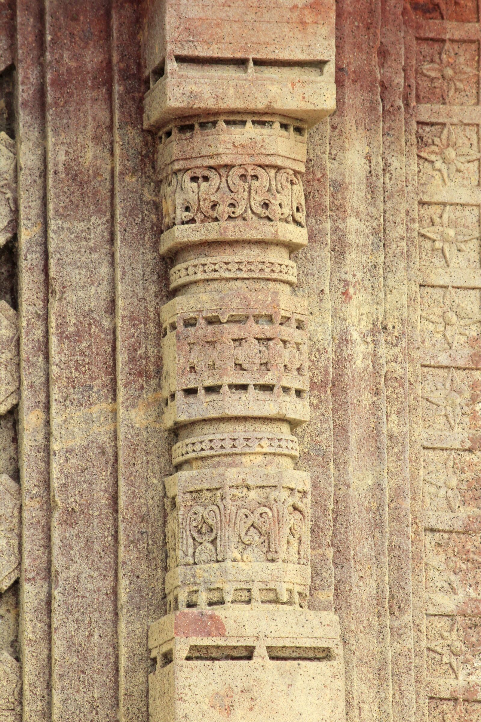 Canon EF-S 55-250mm F4-5.6 IS II sample photo. Stone carving, pillar, temple photography
