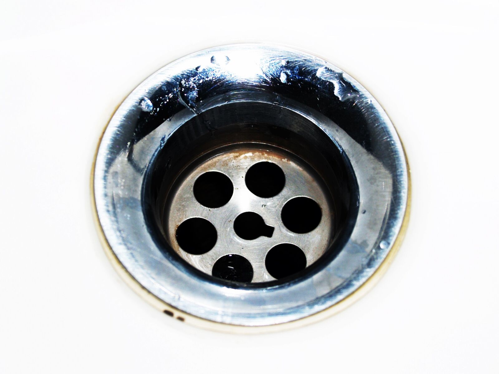 Olympus E-300 (EVOLT E-300) sample photo. Drain, cleaning, water photography