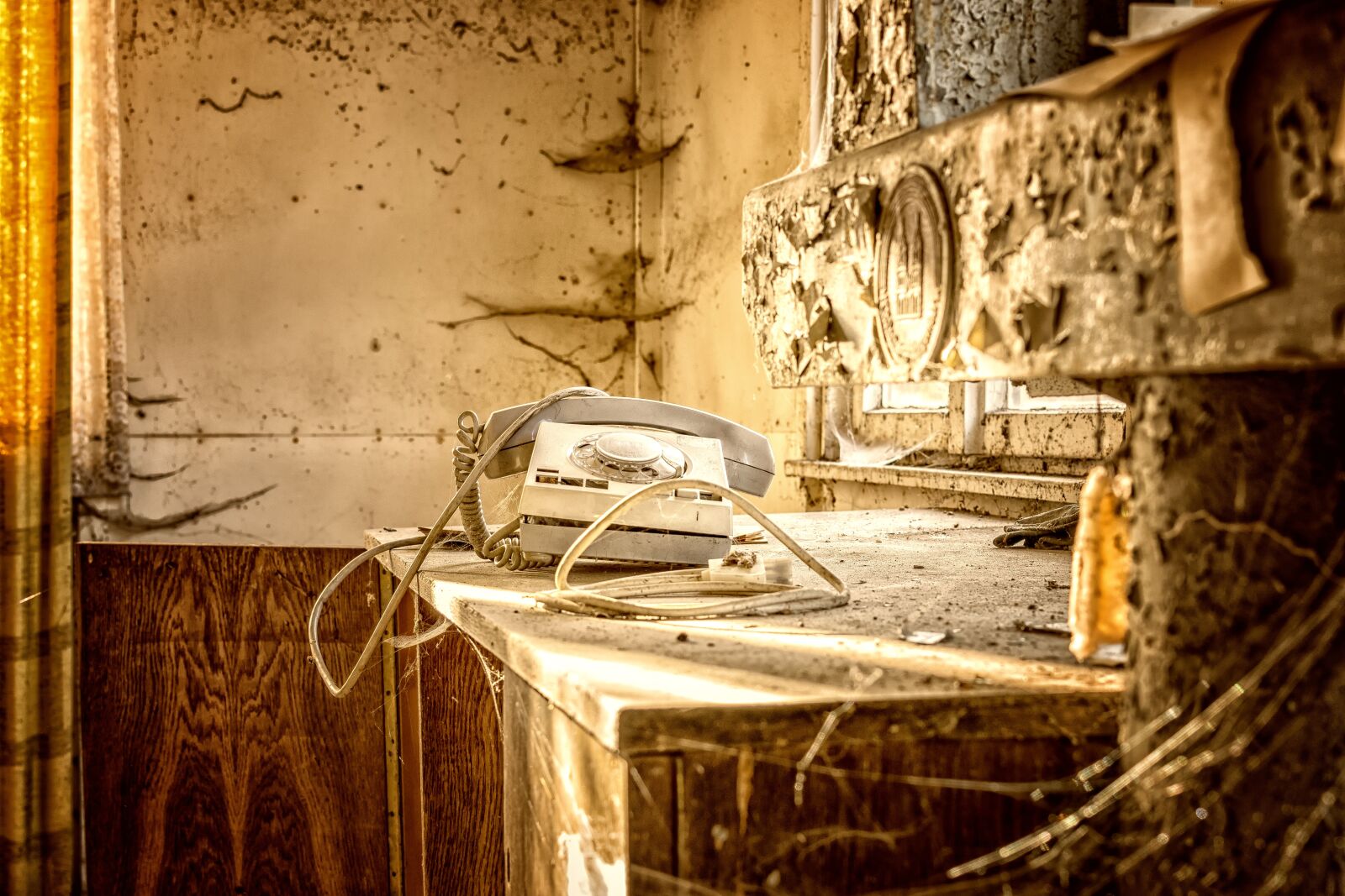 Nikon D3300 sample photo. Lost places, phone, spider photography