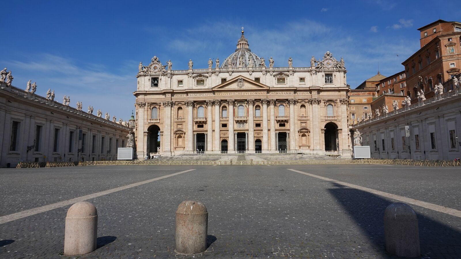 Sony Cyber-shot DSC-RX10 IV sample photo. Lockdown, st peter's square photography