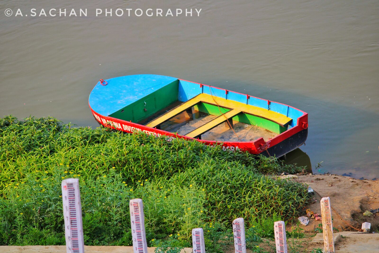 Canon EOS 2000D (EOS Rebel T7 / EOS Kiss X90 / EOS 1500D) sample photo. Boat, river, landscape photography