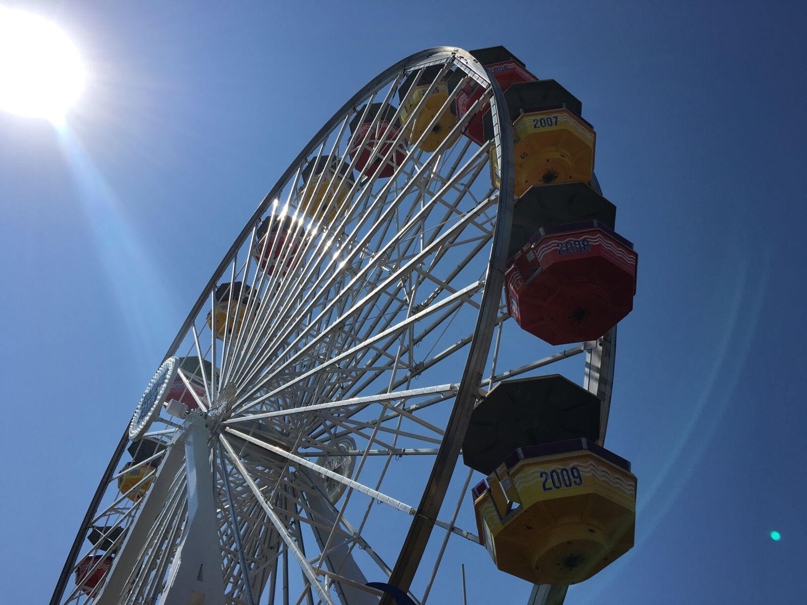 Apple iPhone 6s sample photo. Ferris wheel, theme park photography