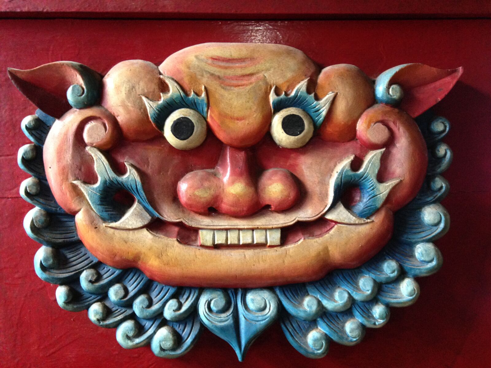 iPhone 5 back camera 4.12mm f/2.4 sample photo. Mask, face, eyes photography