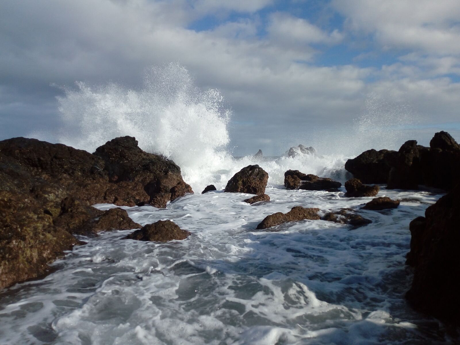 HUAWEI Y6 2017 sample photo. Waves, costa, sea photography