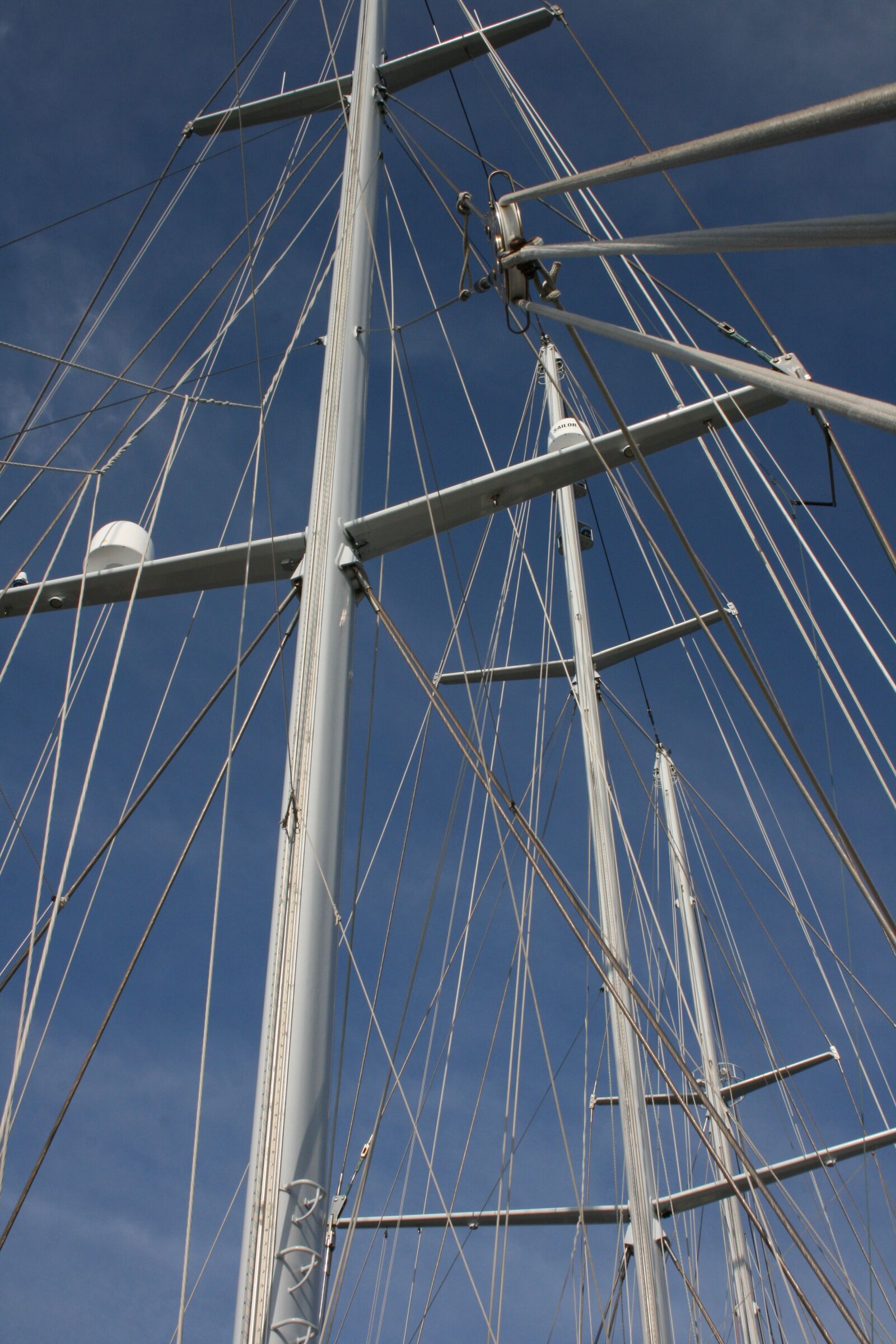 Canon EOS 400D (EOS Digital Rebel XTi / EOS Kiss Digital X) sample photo. Masts, de eendracht, blue photography