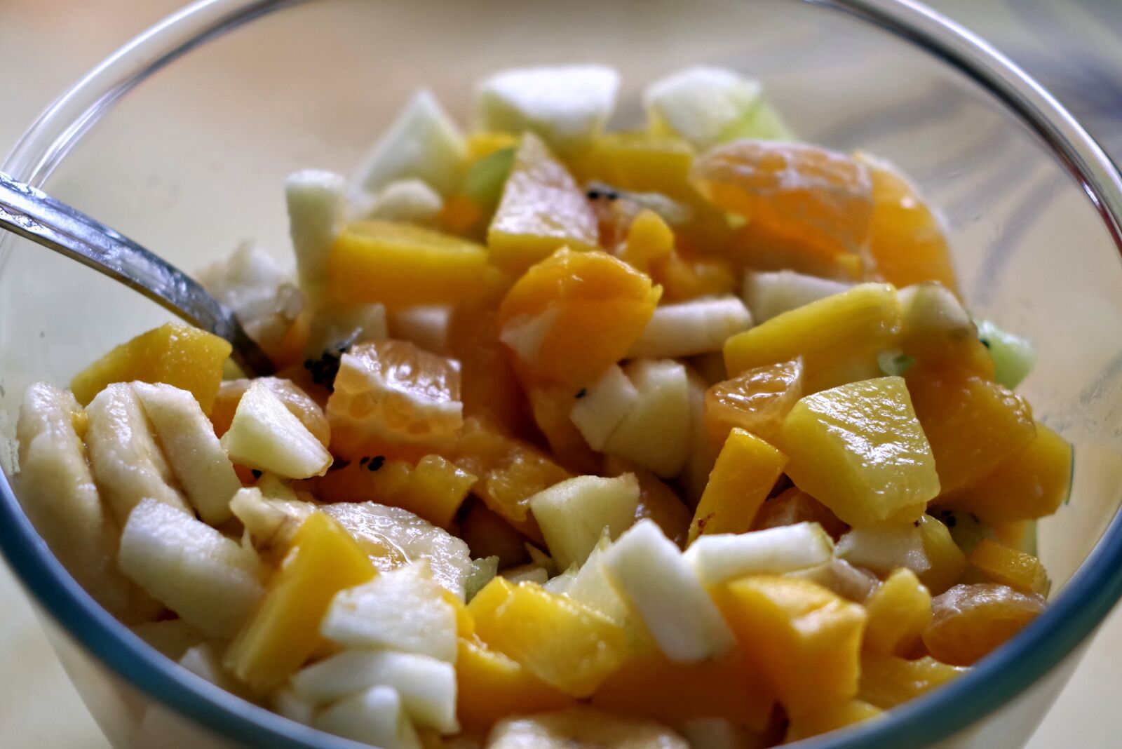 Pentax K-S2 sample photo. Salad, fruit, lean photography