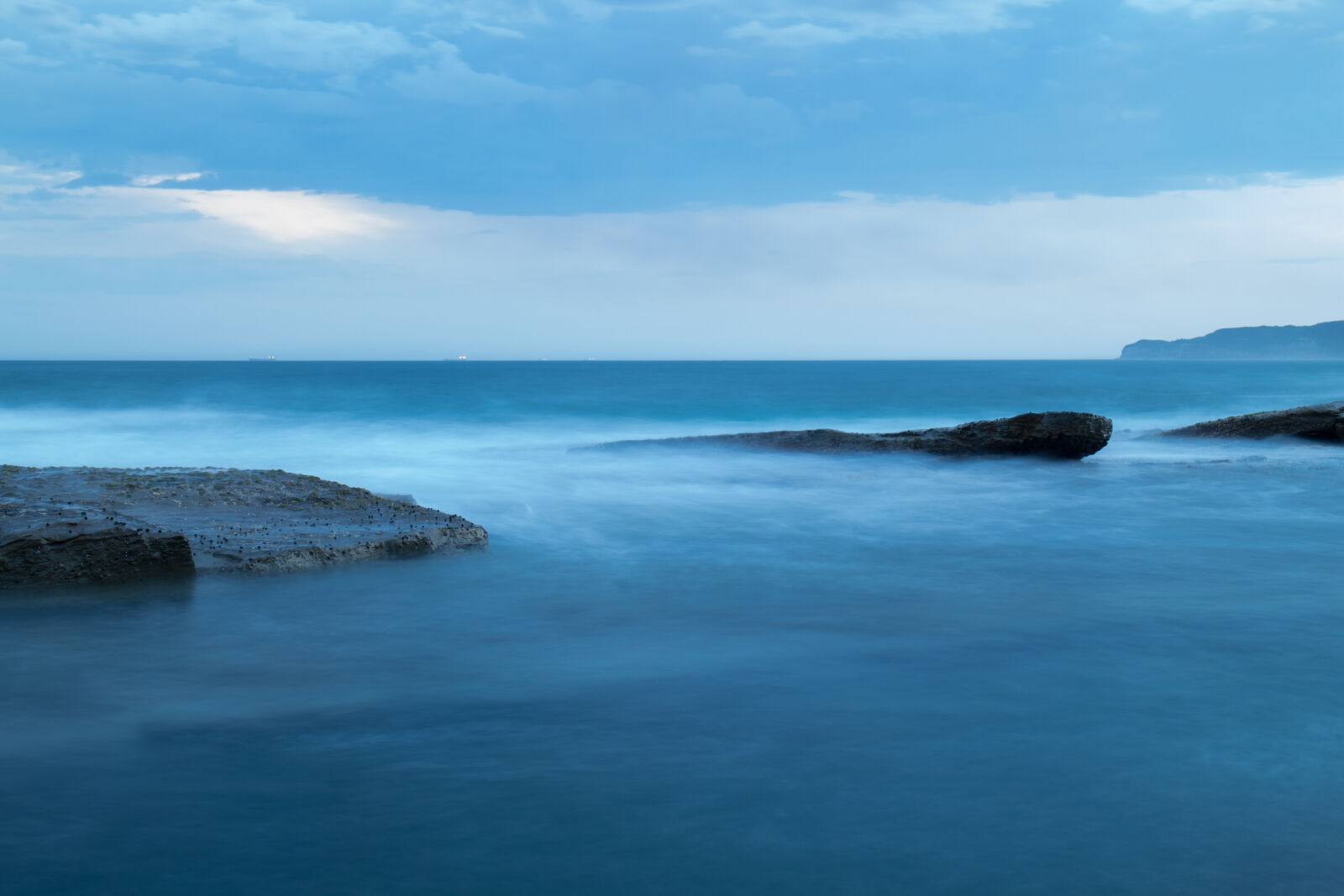 Canon EOS M2 sample photo. Scenic, view, of, sea photography