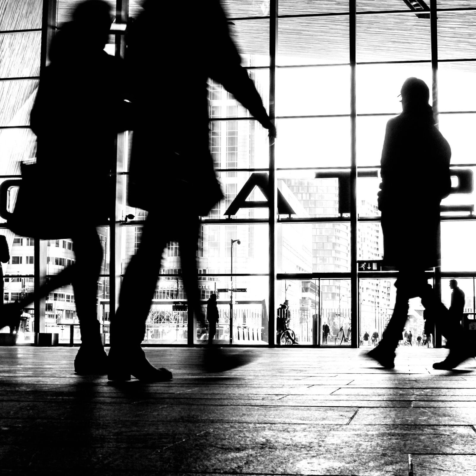 Canon EOS 700D (EOS Rebel T5i / EOS Kiss X7i) sample photo. People, legs, walk photography