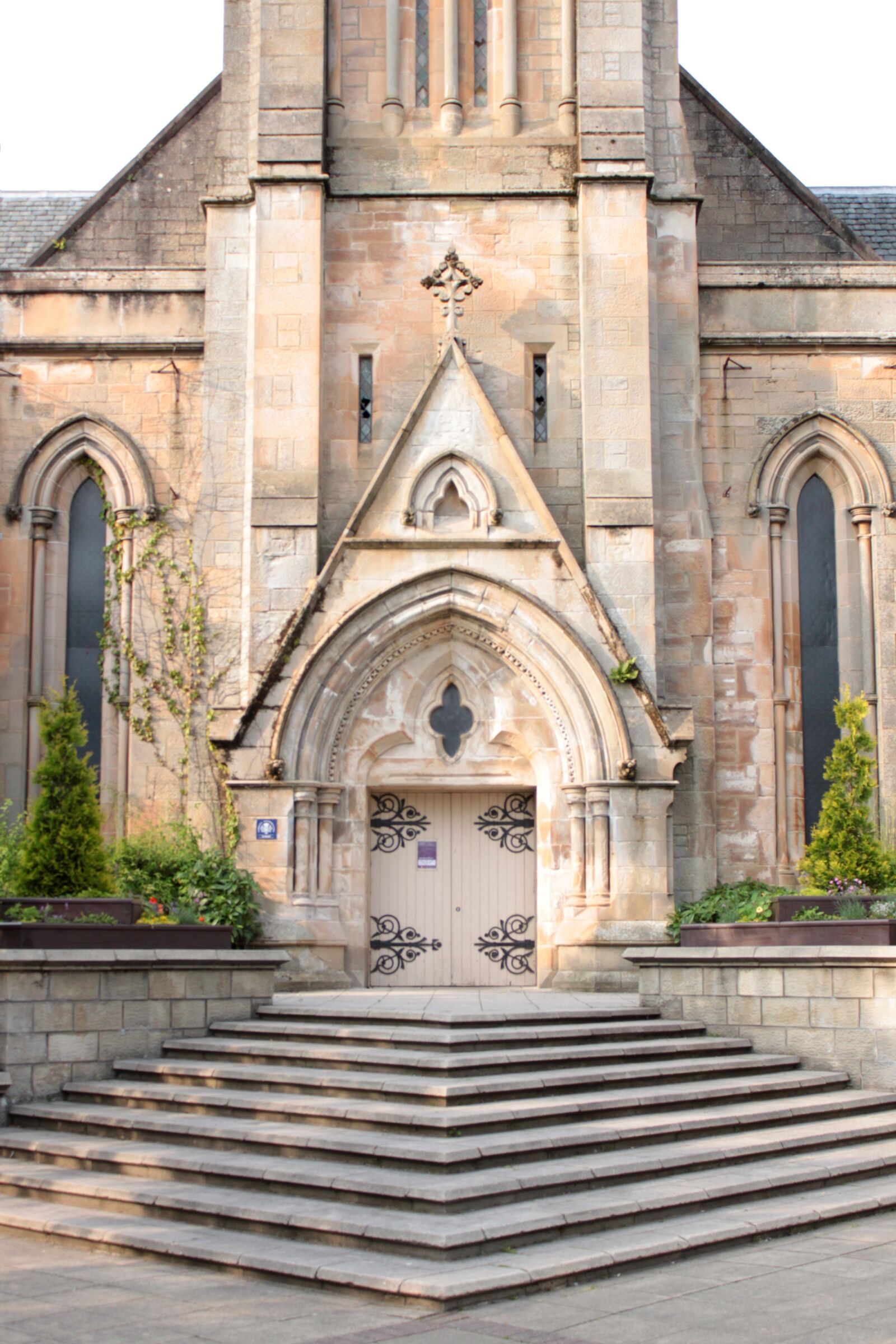 Canon EOS 500D (EOS Rebel T1i / EOS Kiss X3) sample photo. Church, port, staircase photography