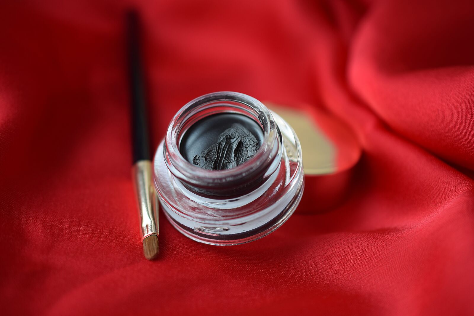 Nikon D5300 sample photo. Makeup, red, shadows photography