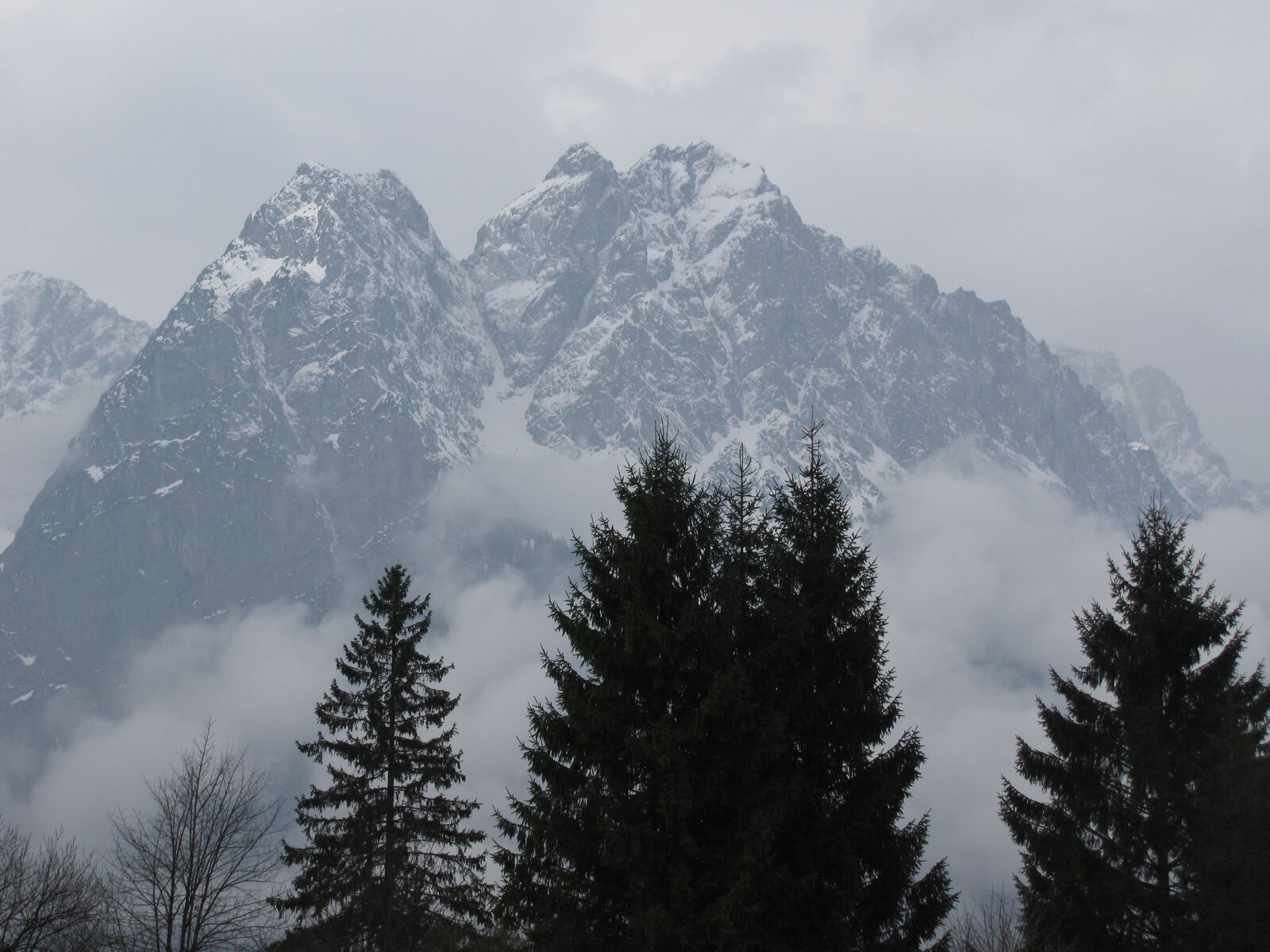 Canon PowerShot SX10 IS sample photo. Zugspitz, mountain, snow photography