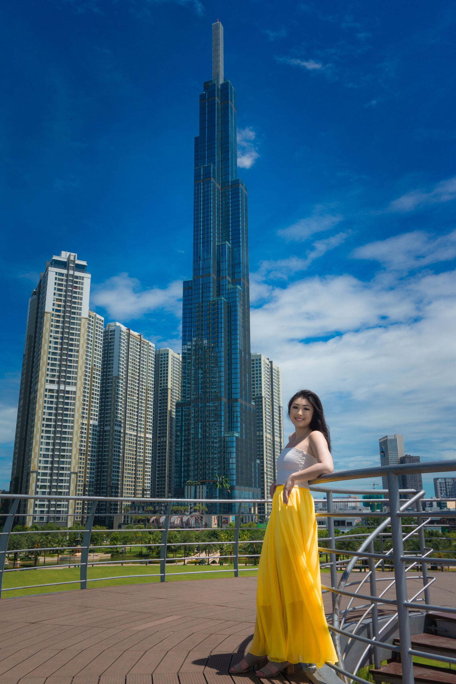 Sony E 16-50mm F3.5-5.6 PZ OSS sample photo. Landmark 81, vietnam, korean photography