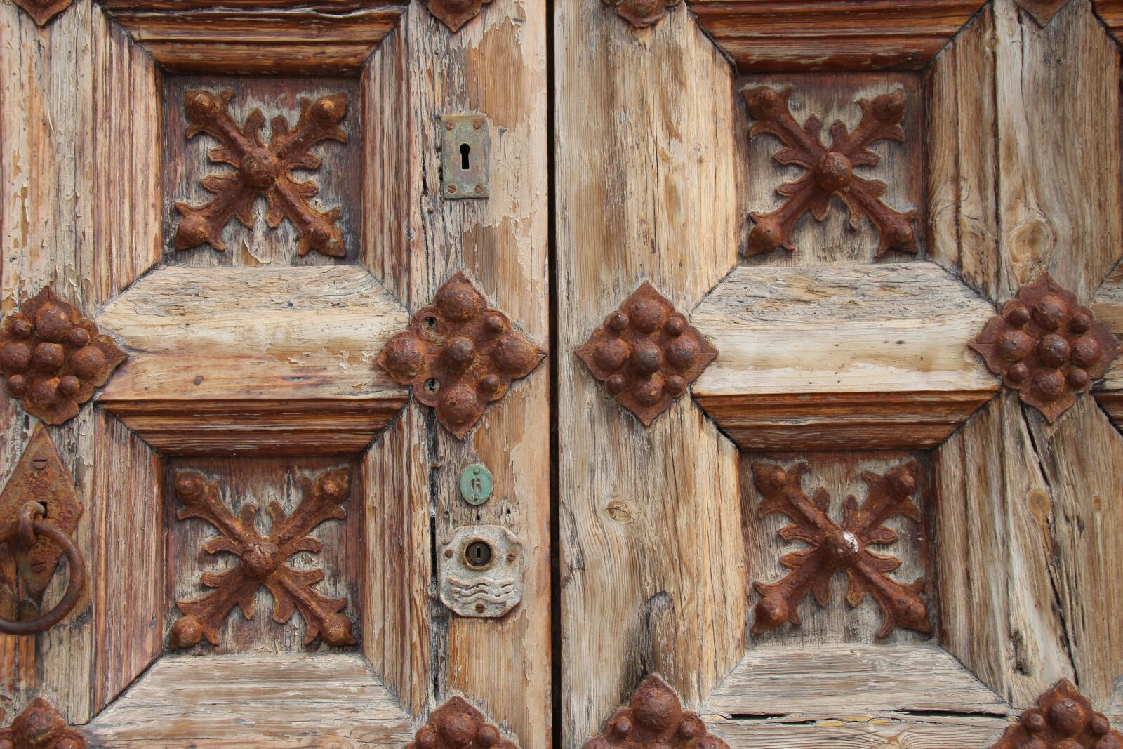 Canon EOS 700D (EOS Rebel T5i / EOS Kiss X7i) sample photo. Old door, door, gate photography