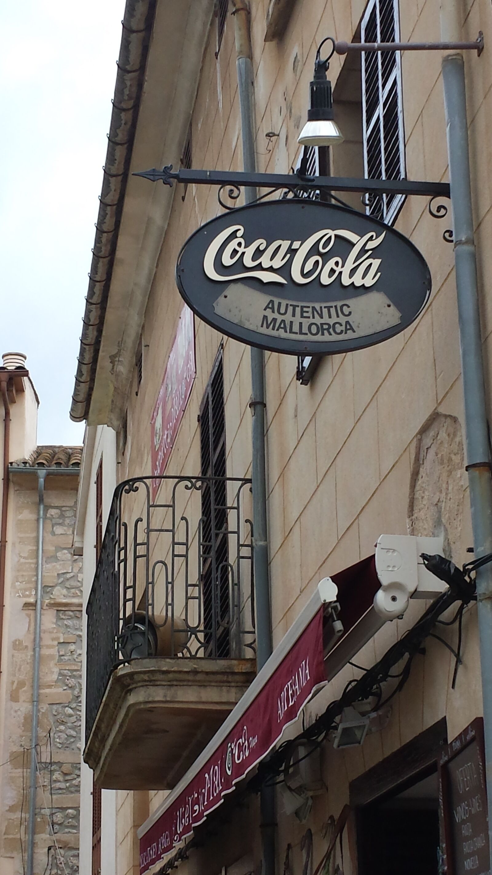 Samsung Galaxy S4 sample photo. Coca cola, mallorca, shield photography