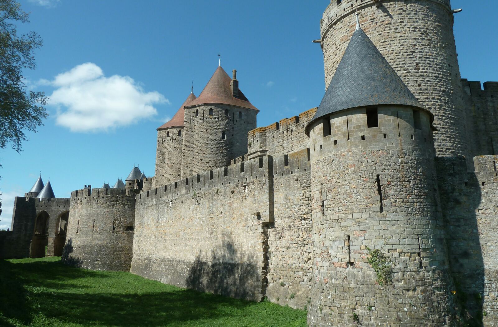 Panasonic Lumix DMC-ZS5 (Lumix DMC-TZ8) sample photo. Castle, monument, city photography