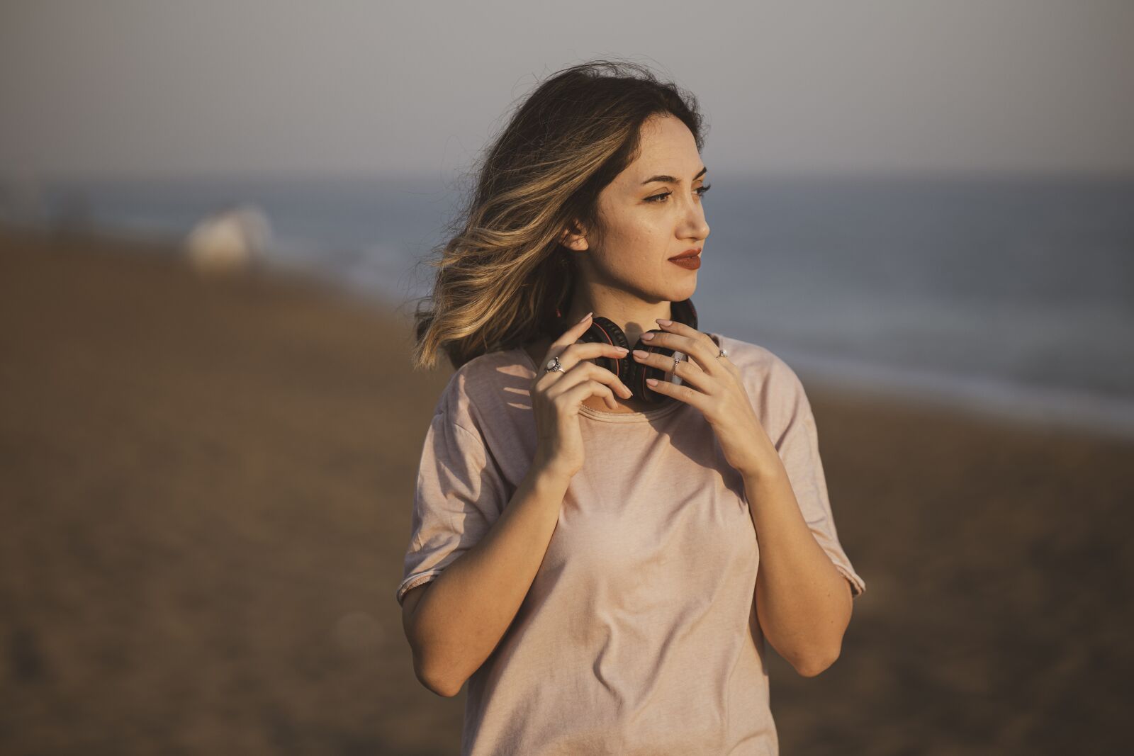 Canon RF 85mm F1.2L USM sample photo. Woman, pose, model photography