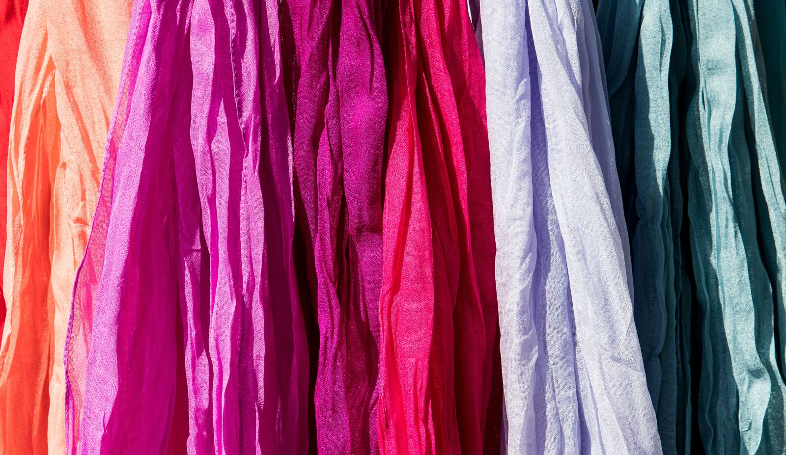 Canon EF-S 55-250mm F4-5.6 IS STM sample photo. Scarves, scarf, colorful photography