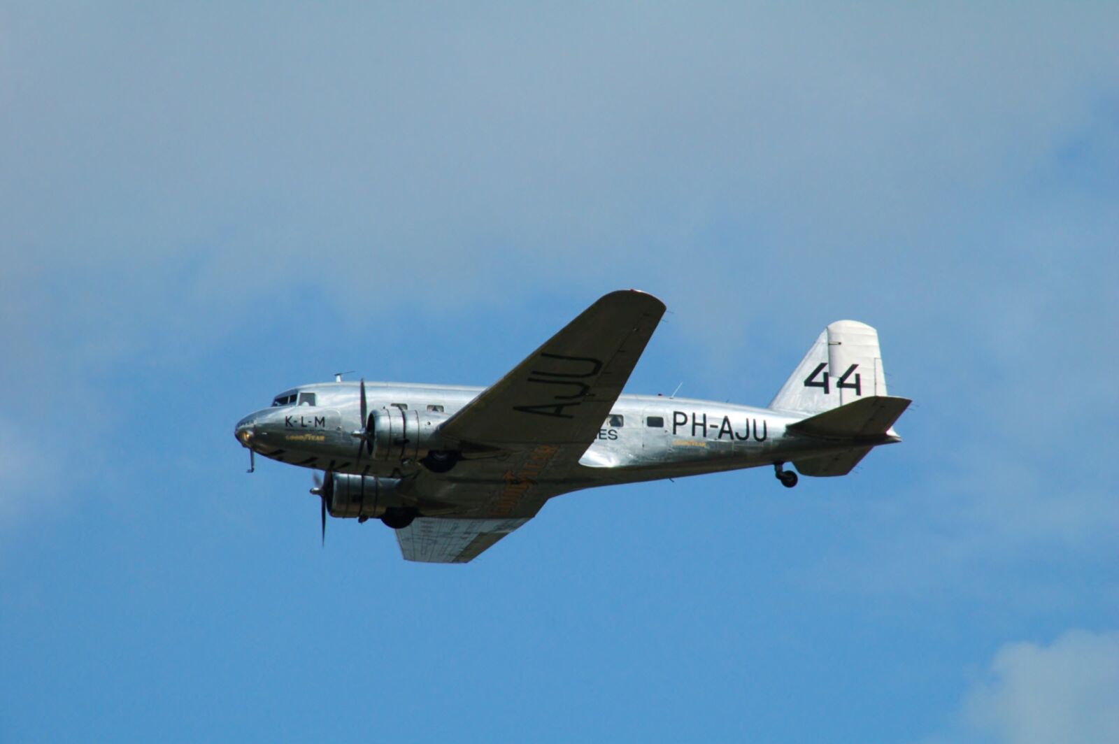 Nikon D50 sample photo. Plane, aircraft, douglas dc 3 photography