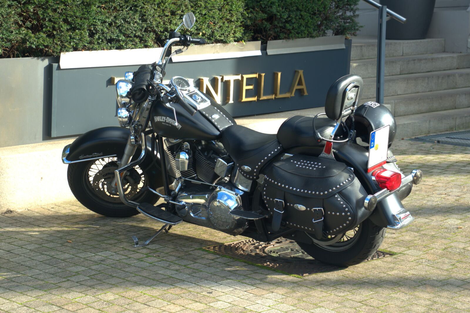 Sony a7 II + Sony Vario Tessar T* FE 24-70mm F4 ZA OSS sample photo. Motorcycle, harley, wheel photography