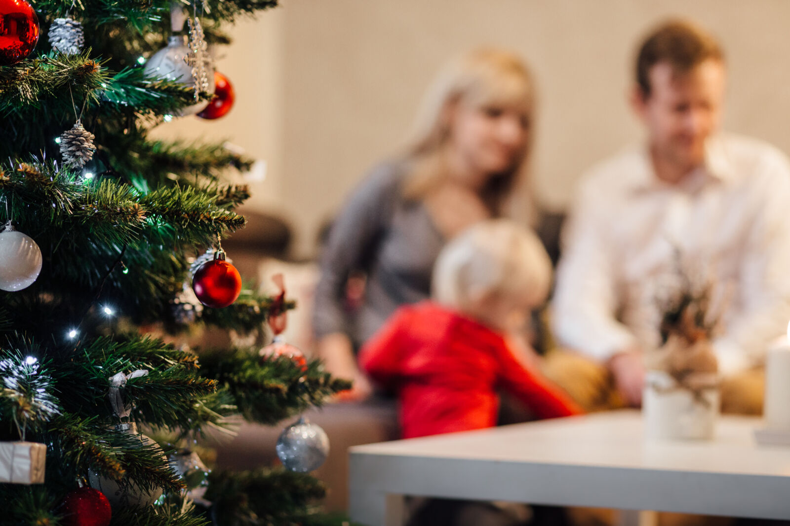 Canon EF 85mm F1.8 USM sample photo. People, on, christmas, tree photography