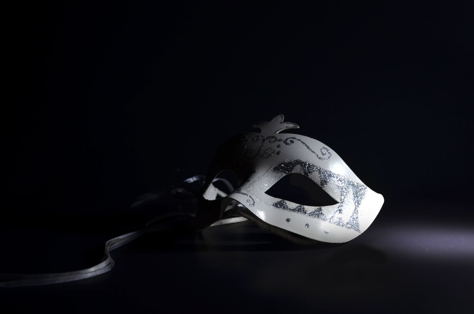 Nikon D5100 sample photo. Mask, mystery, elegant photography