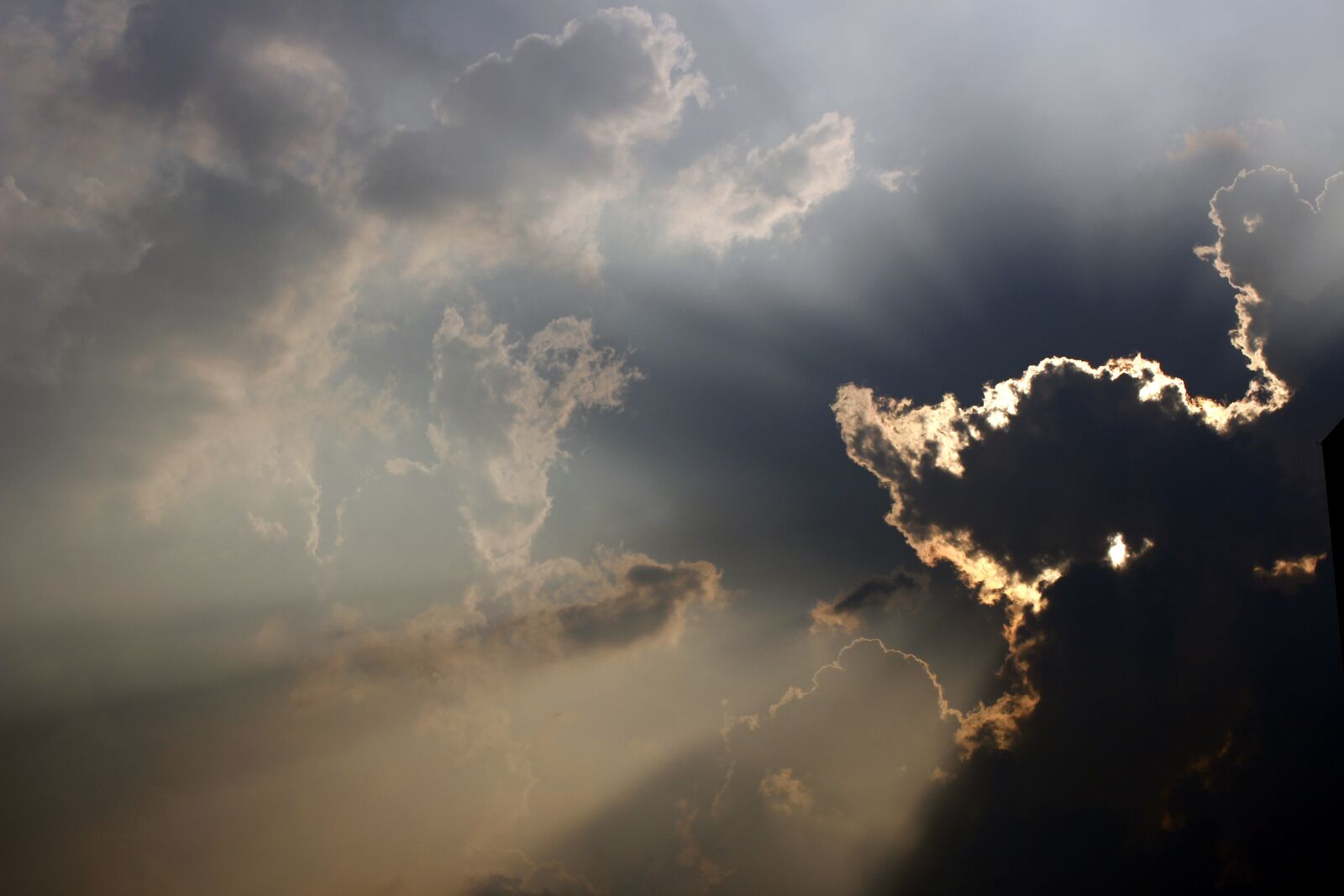 Canon EOS 100D (EOS Rebel SL1 / EOS Kiss X7) sample photo. Cloud, sunshine, sky photography
