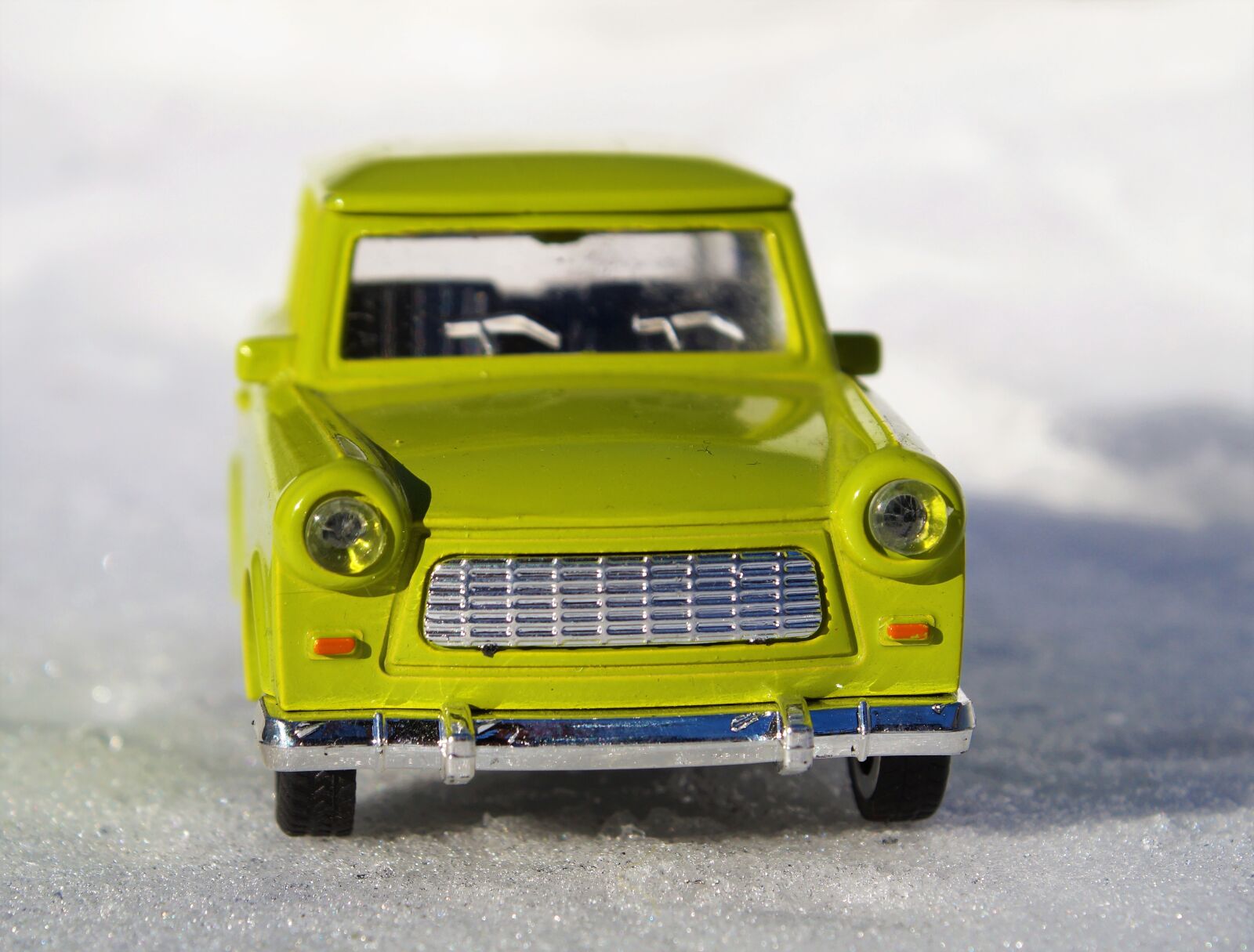 Sony DT 18-70mm F3.5-5.6 sample photo. Model car, satellite, auto photography