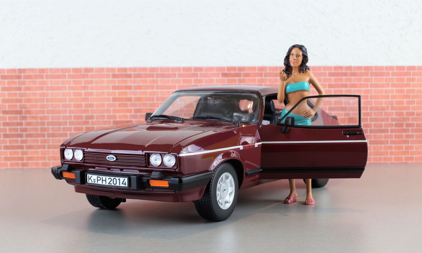 Sony DT 18-70mm F3.5-5.6 sample photo. Model car, ford, capri photography