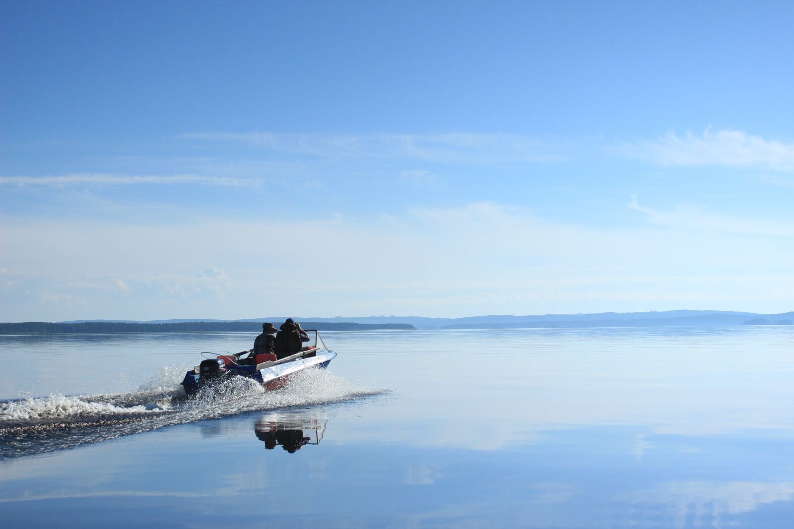 Canon EOS 600D (Rebel EOS T3i / EOS Kiss X5) sample photo. Lake, sky, boat photography