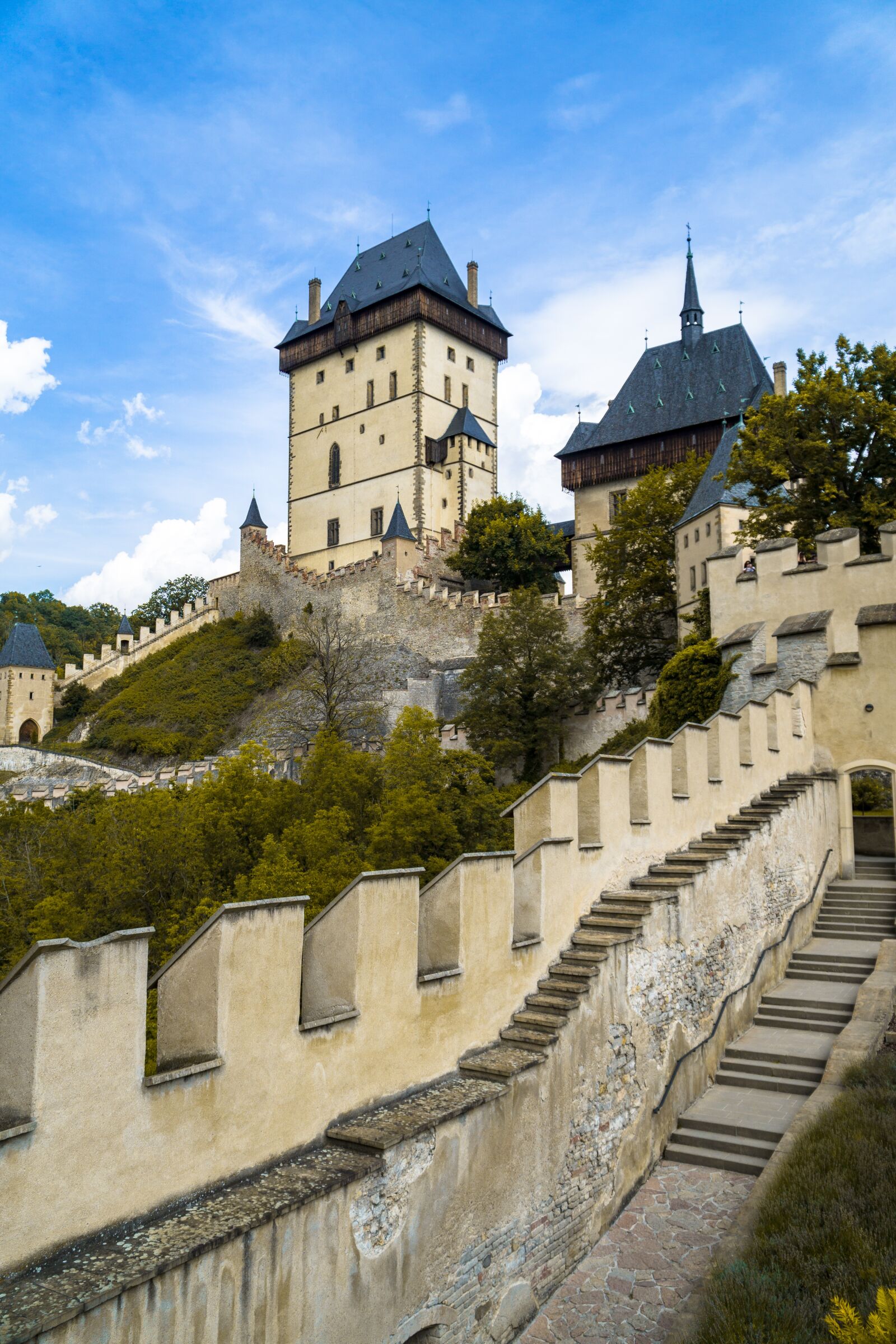 Sony a6000 + Sony E PZ 18-105mm F4 G OSS sample photo. Karlstejn, castle, historical photography