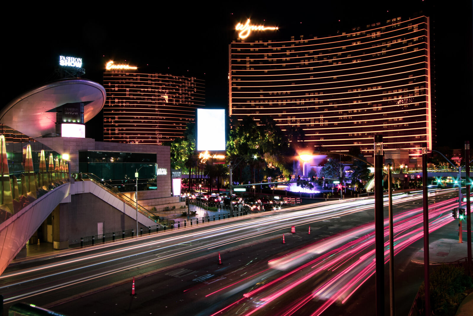 Canon EOS 60D sample photo. Light streaks - las photography
