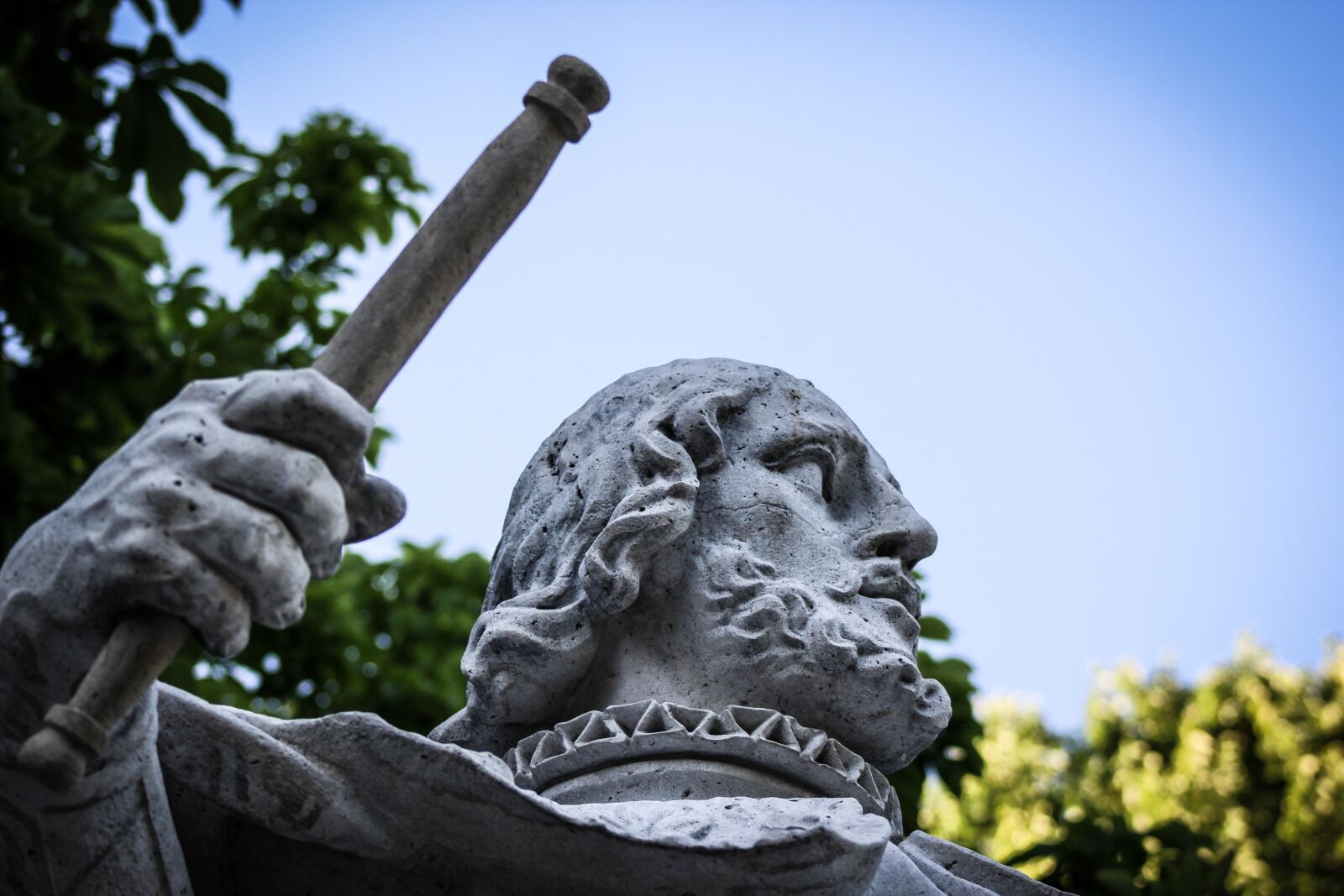 Canon EF 75-300mm f/4-5.6 sample photo. Sculpture, stone, parque del photography