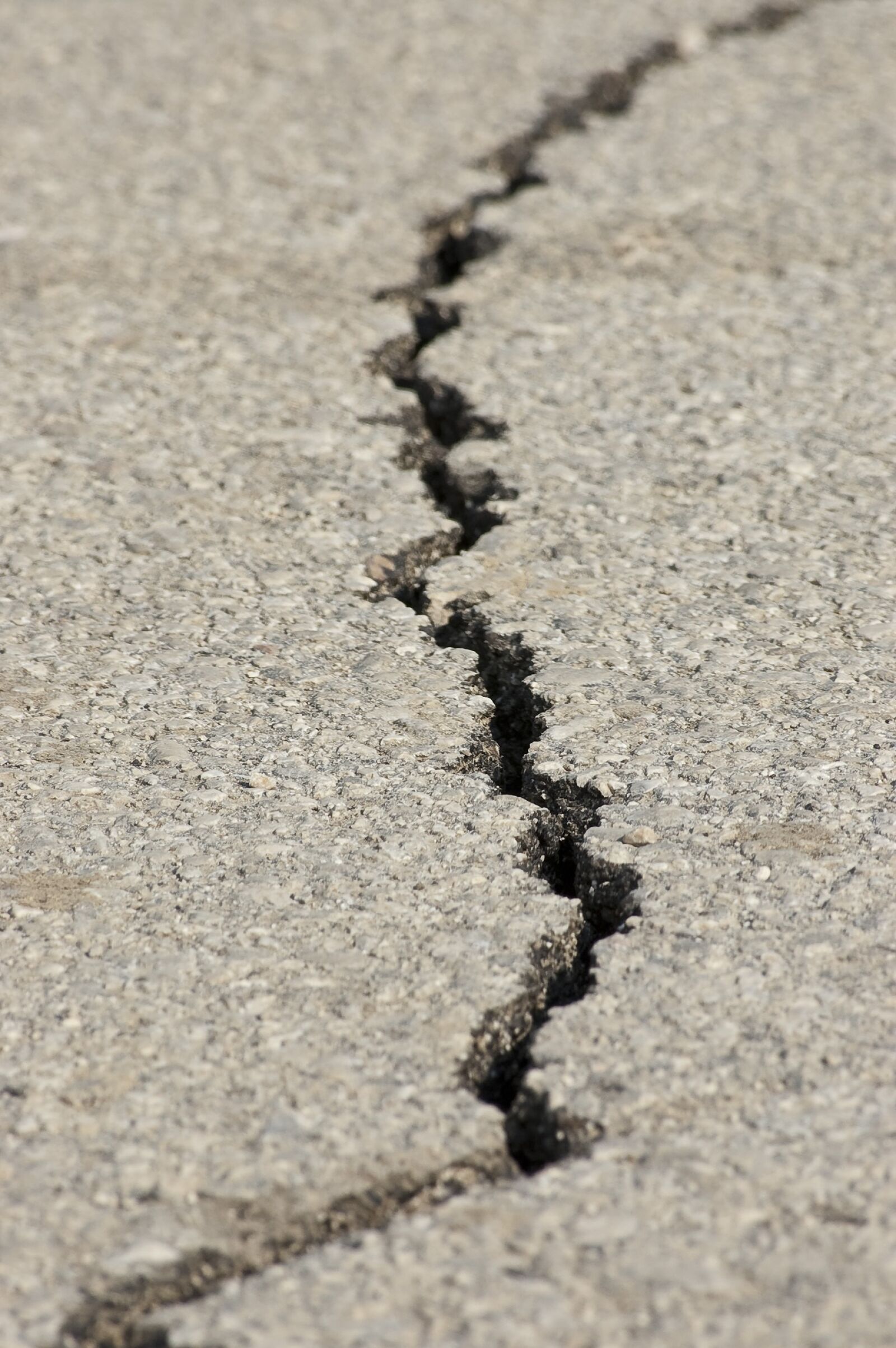 Nikon D70 sample photo. Earthquake, fracture, asphalt photography