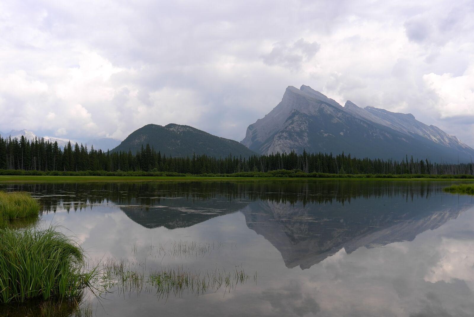 Leica X1 sample photo. Lake, water mist, scenery photography