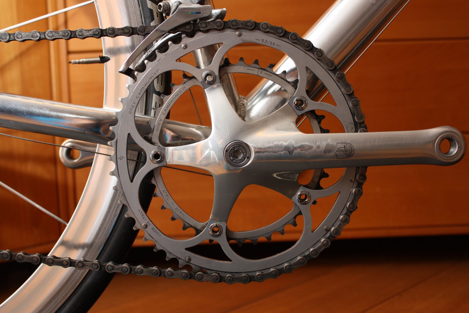 Canon EOS 450D (EOS Rebel XSi / EOS Kiss X2) sample photo. Crank, road bike, gear photography