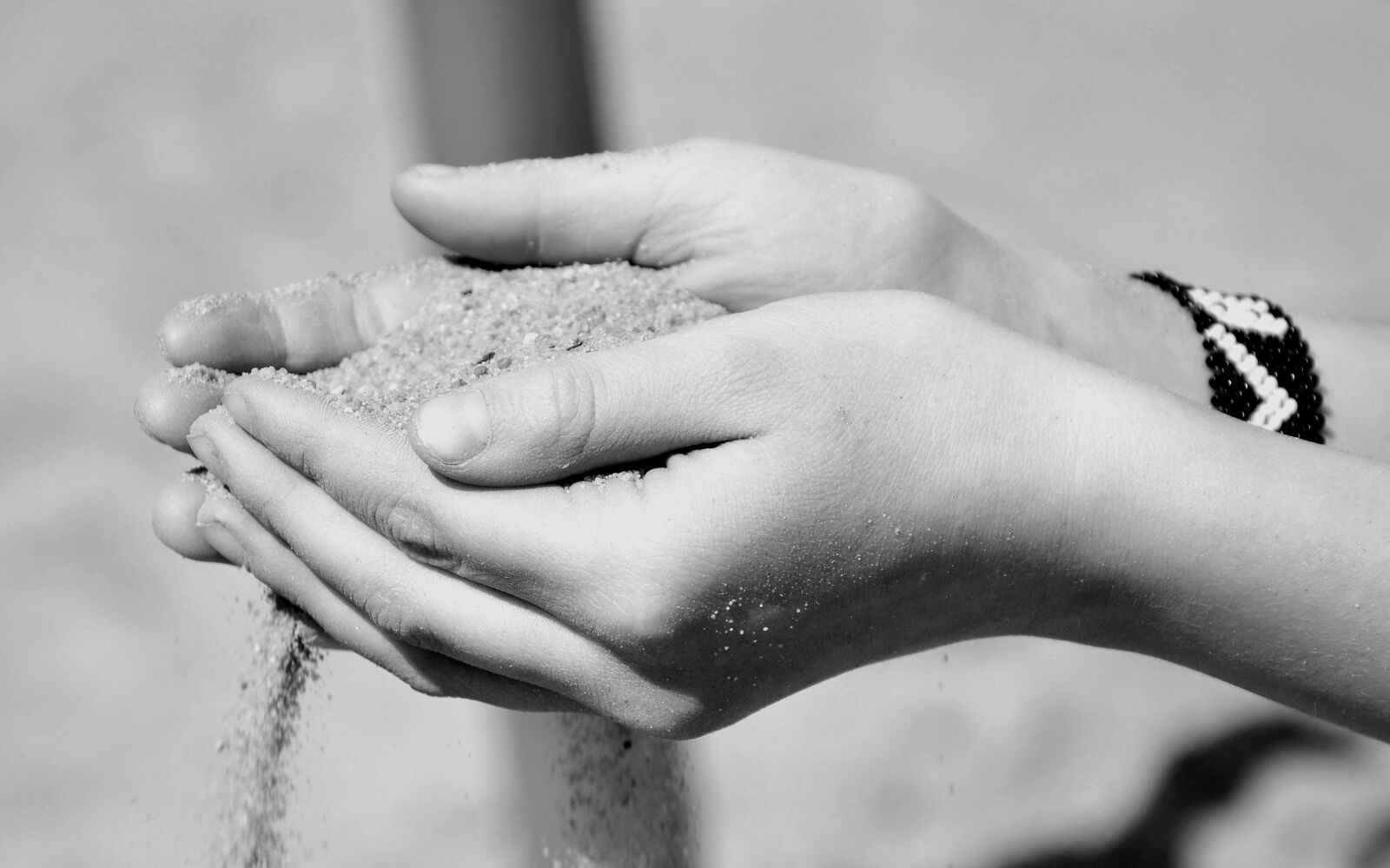 Nikon D5100 sample photo. Hands, sand, melt away photography