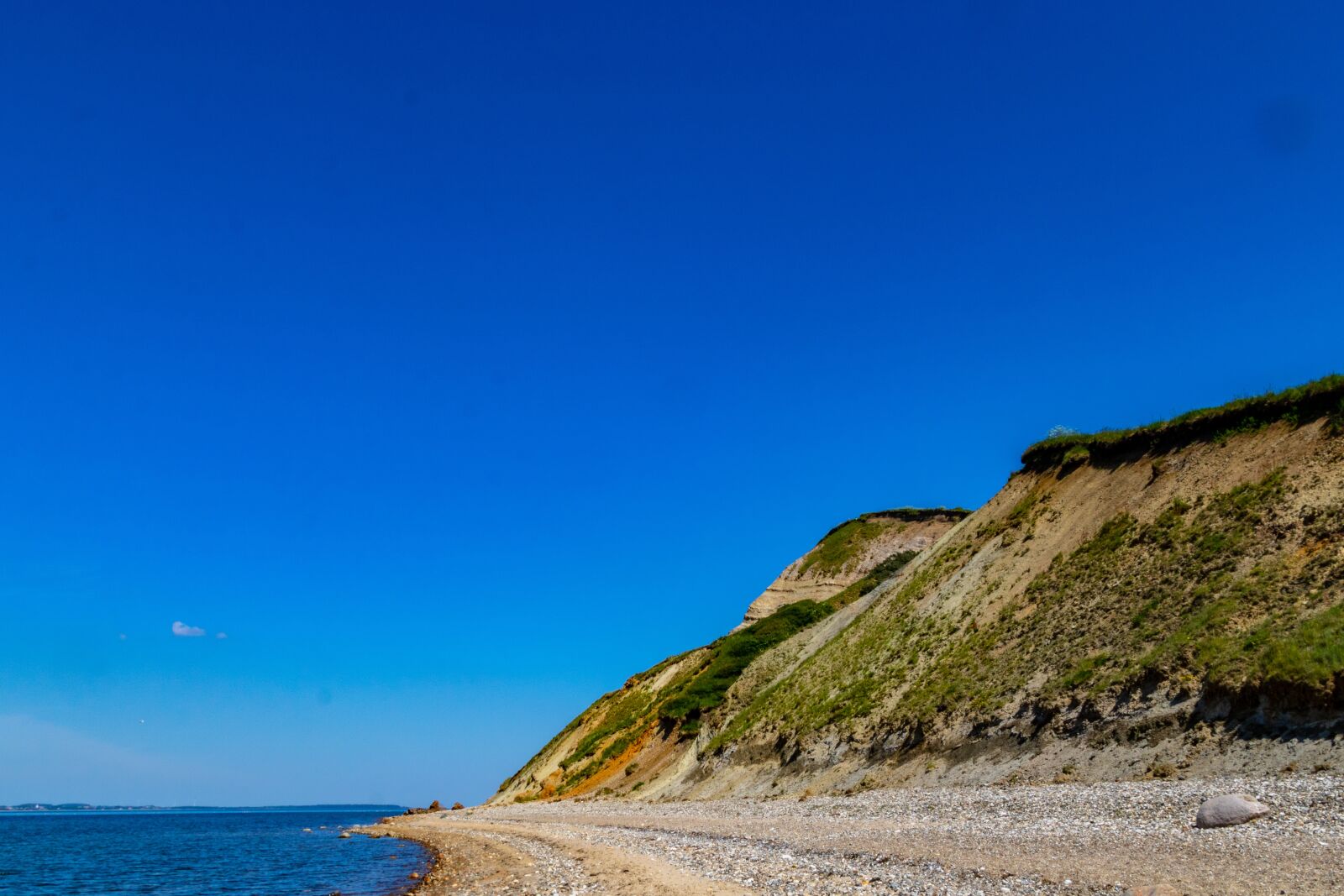 Canon TS-E 90mm F2.8 Tilt-Shift sample photo. He dune, cliff, beach photography